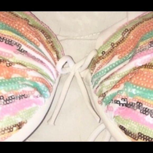 SOLD-Victoria’s Secret Ruffle Halter Push Up Top 36 C - Picture 4 of 8